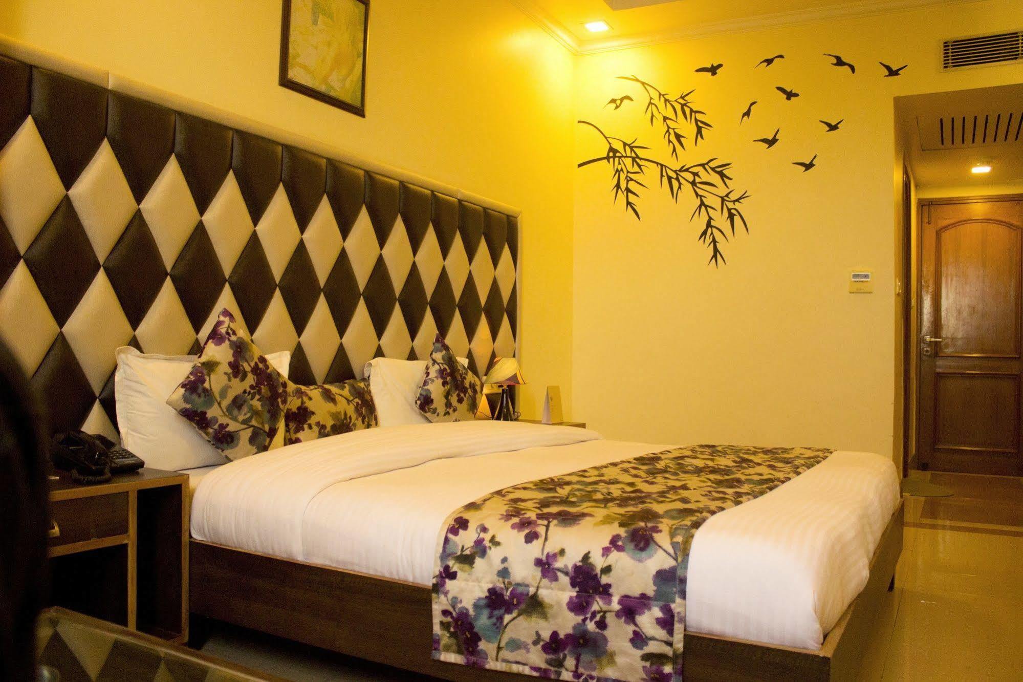 Fabhotel Aaykay Model Town Amritsar Exterior photo