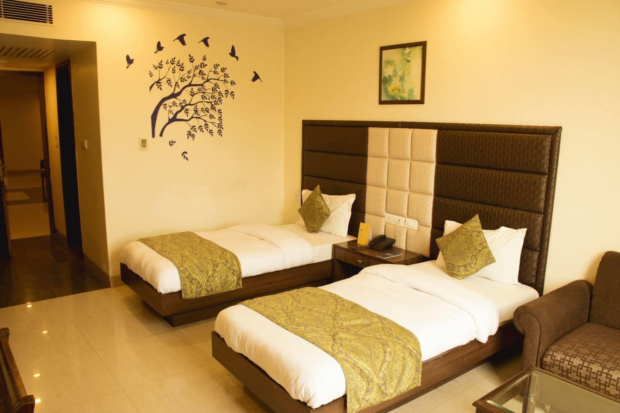 Fabhotel Aaykay Model Town Amritsar Exterior photo